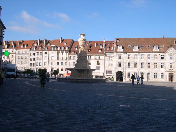  fontaine de la place de la Révolution 